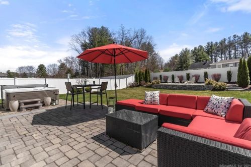 32 Great Plain Dr, Plainville, CT 06062-1569