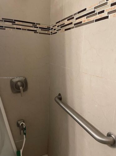 6265 111th Ter, Hialeah FL  33012-2354 exterior