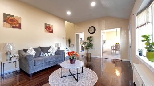 11 Ida Ln, Babylon, NY 11703-1403