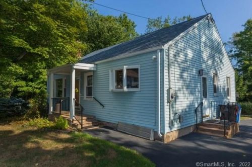 635 Foxon Rd, North Branford, CT 06471-1127