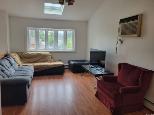 91 Johnson Ave, Hauppauge, NY 11779-5380
