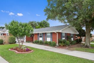 301 Cottonwood Dr, Gretna, LA 70056-7931