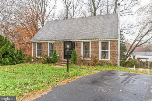 13732 Moccasin Ct, Woodbridge VA  22193-4422 exterior