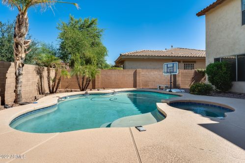 374 Remington Dr, Chandler, AZ 85286-7642