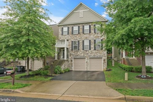 3313 Eagle Ridge Dr, Woodbridge, VA 22191-6536