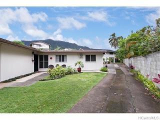 1075 Lunahooia Pl, Kailua, HI 96734-4655