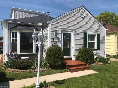 1216 Dartmoor Ave, Cleveland, OH 44131-2610