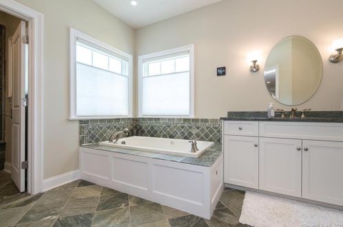 18 Heron Pond Rd, Essex CT  06426-1466 exterior