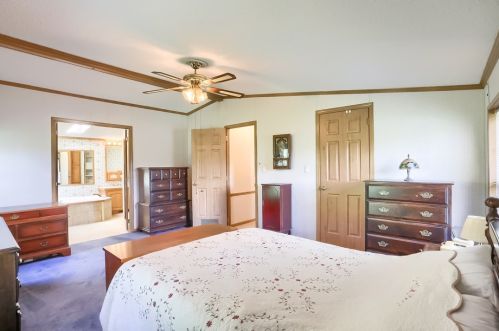 123 Rock Lake Dr, Zelienople PA  16063-8905 exterior