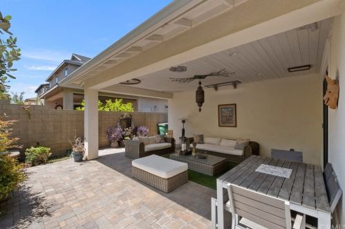 216 Compass, Irvine CA  92618-1154 exterior