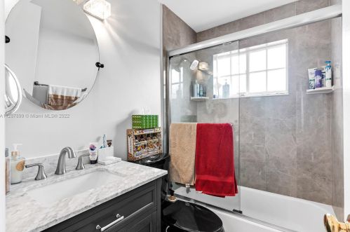 2637 9th Ct, Hialeah FL  33010-1223 exterior