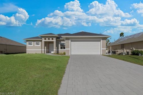 2821 4th St, Cape Coral, FL 33993-7038