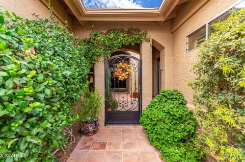 5832 Amberwood Dr, Chandler, AZ 85248-7826