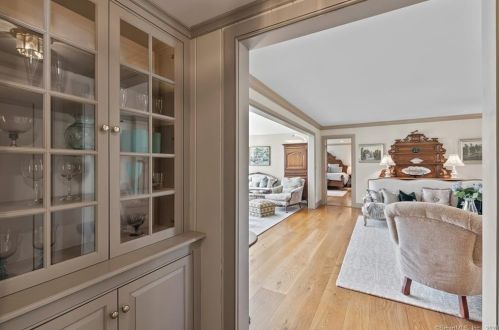 39 Cedar Ln, Ridgefield CT  06877-5301 exterior