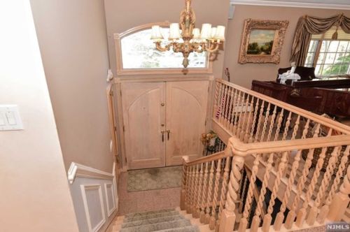 692 High Mountain Rd, Franklin Lakes, NJ 07417-2912