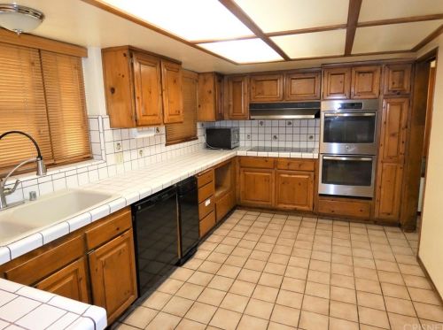 9919 Pomering Rd, Downey, CA 90240-3708