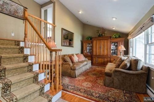 102 Pawnee Ave, Oakland, NJ 07436-3724
