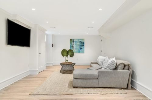 289 Wahackme Rd, New Canaan CT  06840-3935 exterior