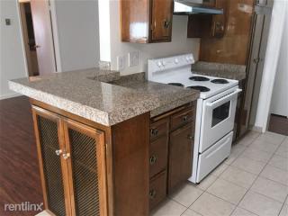 2055 Rodney Dr, Los Angeles CA  90027-2674 exterior