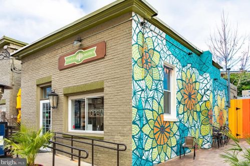 200 Maple Ave, Falls Church VA  22046-4324 exterior