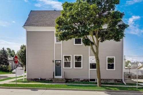 1101 72nd St, Milwaukee WI  53214-3119 exterior