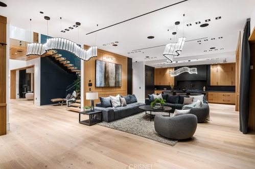 4508 Haskell Ave, Van Nuys CA  91436-3148 exterior