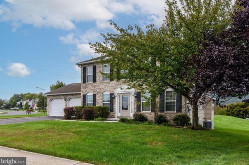 2 Pagoda Ct, West Enola, PA 17025-2168