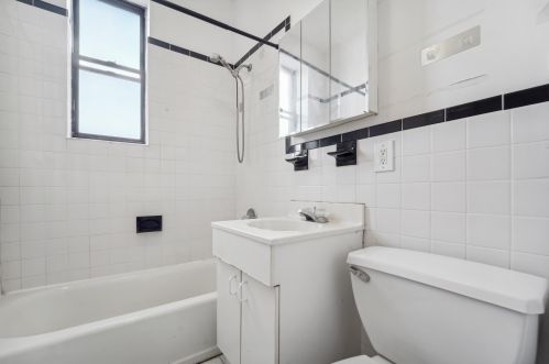 7111 Palisade Ave, North Bergen NJ  07047-5531 exterior