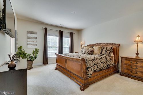 6857 Hartzell Hill Ln, Haymarket VA  20169-4944 exterior