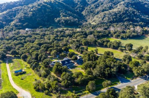 10555 Watsonville Rd, Gilroy CA  95020-9433 exterior