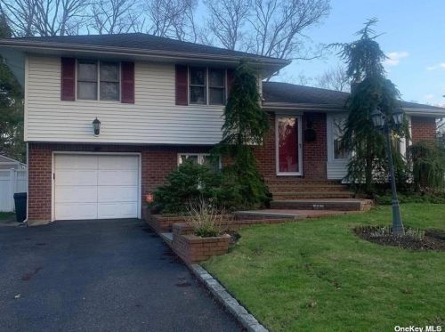 8 Alderfield Ln, Huntington Station, NY 11747-1704