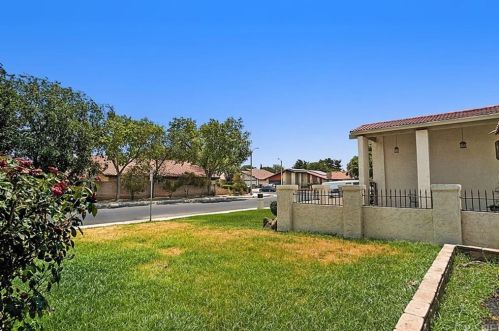 43745 Elm Ave, Lancaster, CA 93534-4948