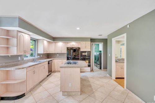 3 Hyanis Ct, Mount Sinai NY  11766-1809 exterior