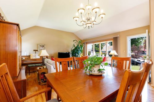 4016 Anne Dr, Seaford NY  11783-1712 exterior