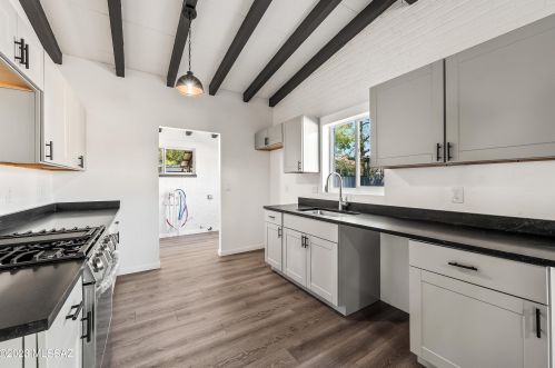 905 Prince Rd, Tucson AZ 85705-3025 exterior