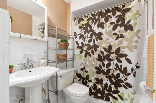 180 Grenville St, Woodbridge NJ  07095-1834 exterior