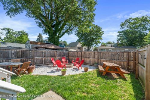 204 Hudson Ave, Middletown NJ  07748-5531 exterior