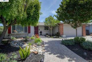 6945 Prince Dr, Pleasanton CA  94568-2126 exterior
