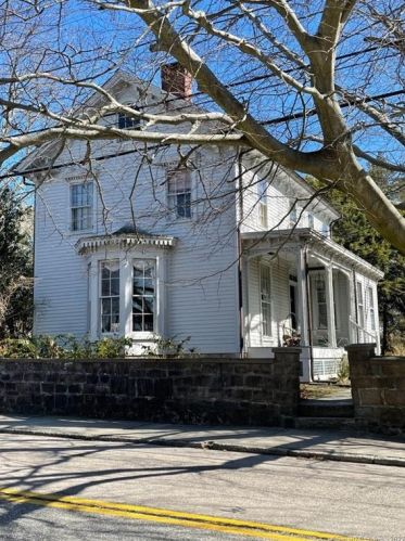 2 Summit St, Stonington, CT 06378-1113