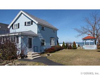 3054 Edgemere Dr, Rochester, NY 14612-1122