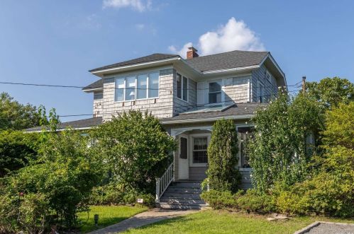 238 Asharoken Ave, Northport, NY 11768-1160