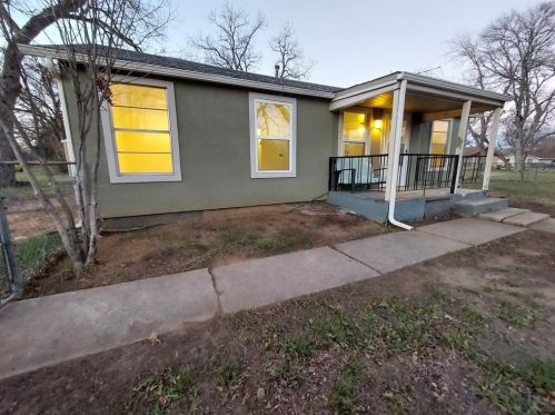 606 Washington Ave, Whitney TX  76692-2144 exterior