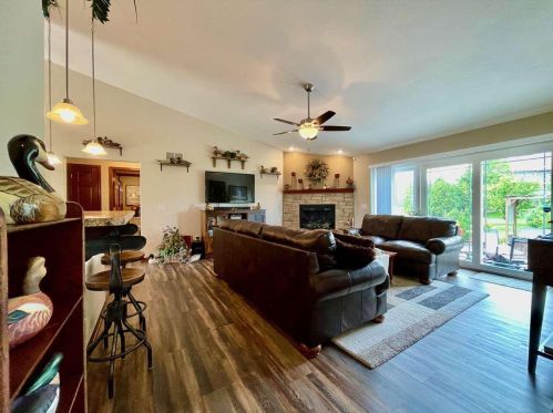 308 Oriole Ln, Cambridge, WI 53523-9295