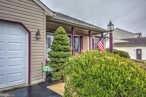 180 Hollow Rd, Swartzville, PA 17569-9470