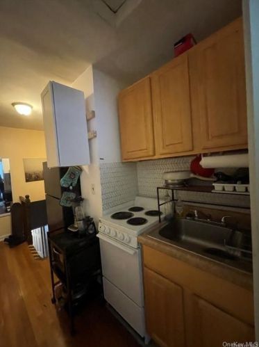 668 236 St, Bronx NY  10466-1718 exterior