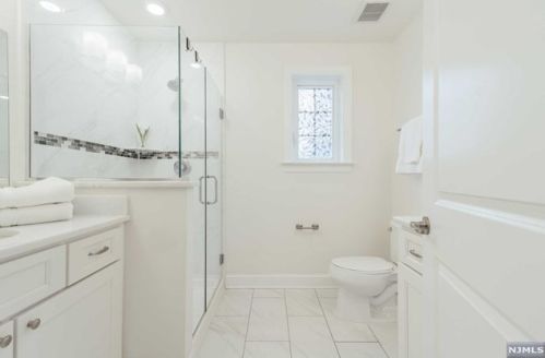 38 Walnut St, Little Falls NJ  07424-1402 exterior