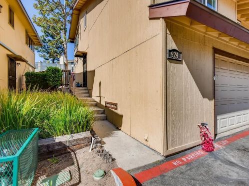 924 Marlin Dr, Vista, CA 92084-5650