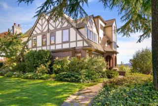 2232 34th Ave, Seattle, WA 98199-3954