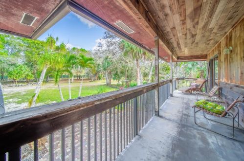 576 Marshall Rd, West Palm Beach FL  33413-3343 exterior