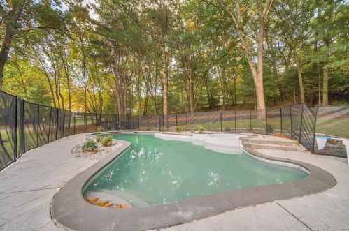 97 Bramblebush Rd, Manchester CT  06040-6300 exterior